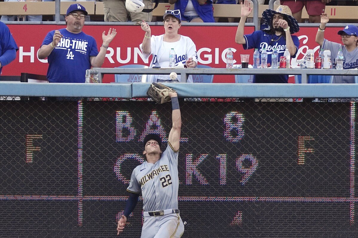 Ohtani, Vargas y Smith conectan jonrones en la octava entrada, Dodgers superan a los Cerveceros 5-3